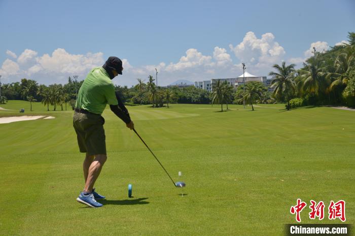 三亚以绿地海风融为一体，邀约百名中外球员现