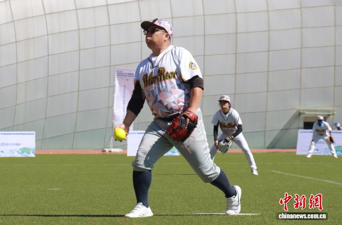 海峡两岸棒垒球邀请赛在内蒙古大草原锡林浩特