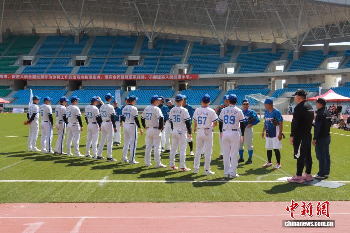 海峡两岸棒垒球邀请赛在内蒙古大草原锡林浩特