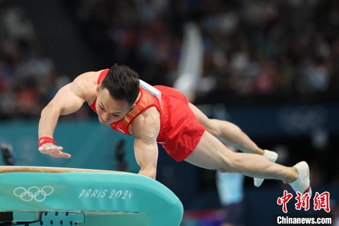 中国体操男团晋级决赛 孙炜伤退苏炜德顶替