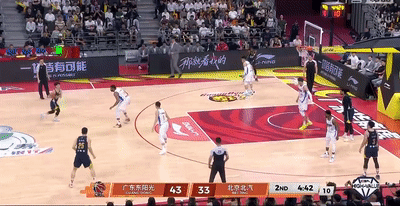 广东主场惨败北京绝杀 焦泊乔离队引连锁反应