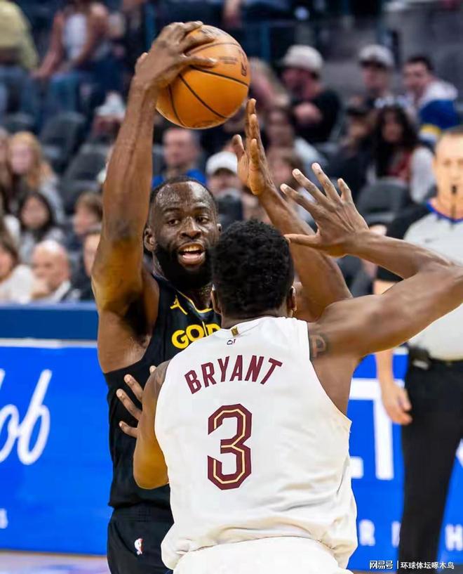 勇士残阵三连败骑士胜，年轻球员力挽狂澜