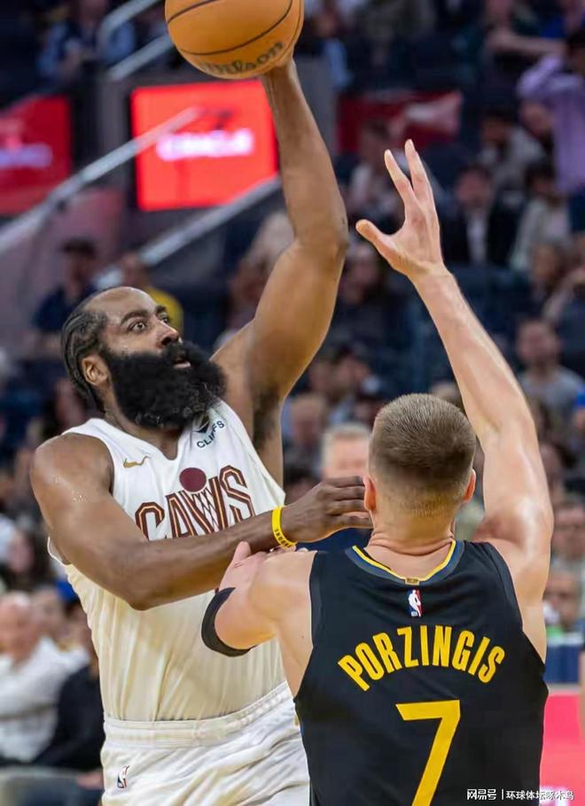 勇士残阵三连败骑士胜，年轻球员力挽狂澜