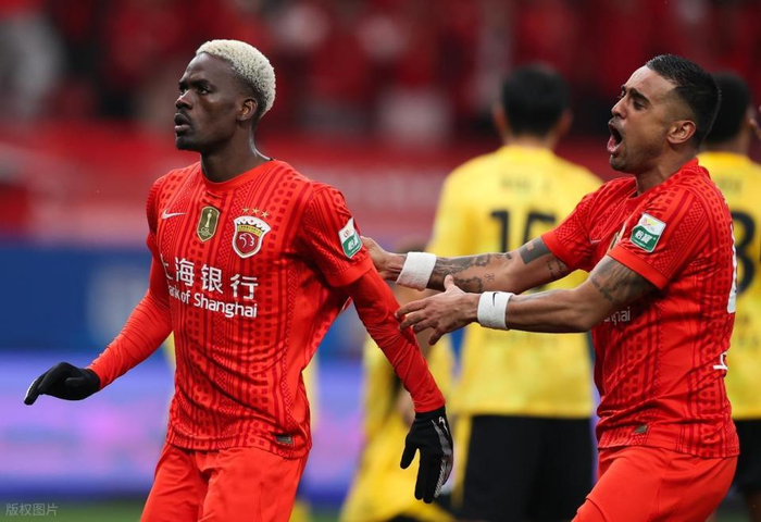 让·克劳德首秀破门引爆海港主场，中场新援展现