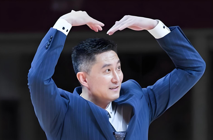 徐昕荣膺进步球员奖 广州队季后赛门票价格引热