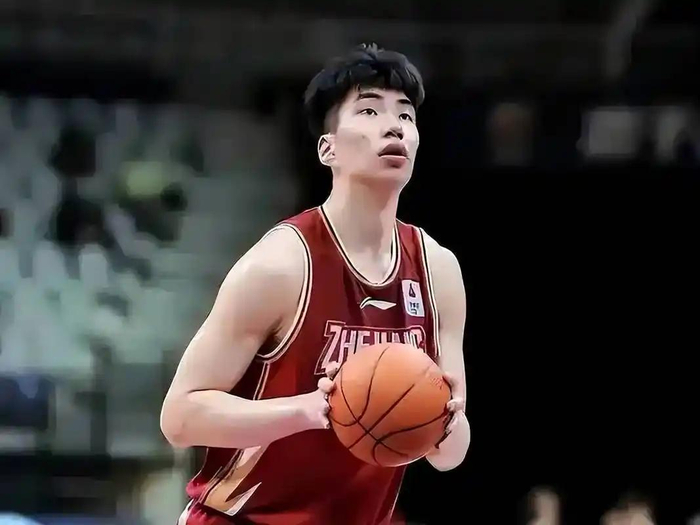 王浩然落选最佳阵容引争议，广东引援传闻浮现